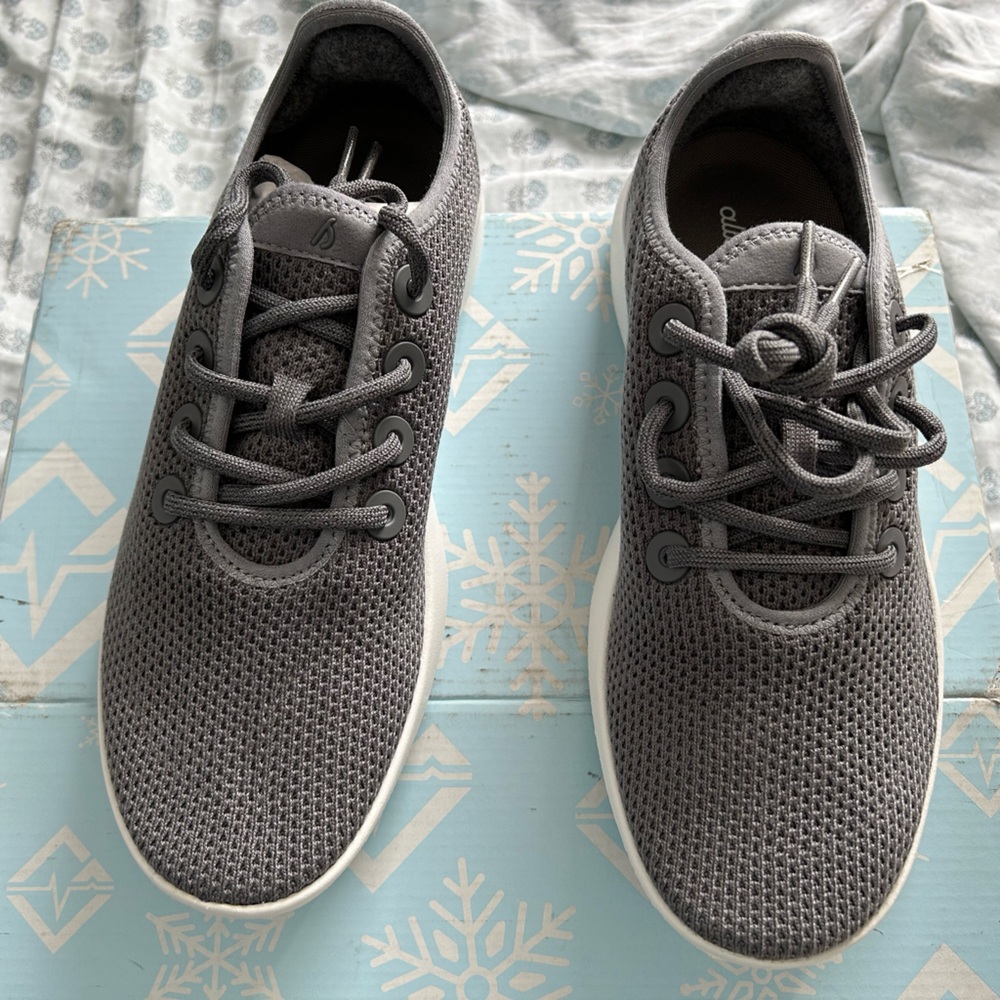 Athletic shoes for nurses